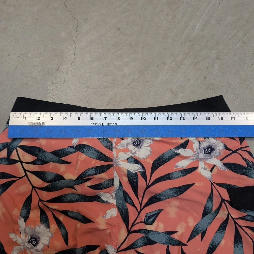 Volcom Mod-Tech Wave Pattern Shorts Men's 33 - Picture 5 of 5